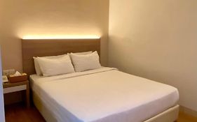 OYO 1447 Lovina Inn - Nagoya Batam